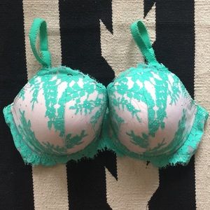 Like new 36DDD Victoria Secret Dream Angel Bra
